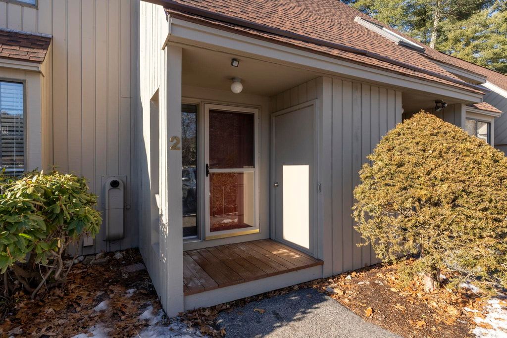 Photo of 2 Rockingham Court, Bedford, NH 03110 (MLS # 5074106)