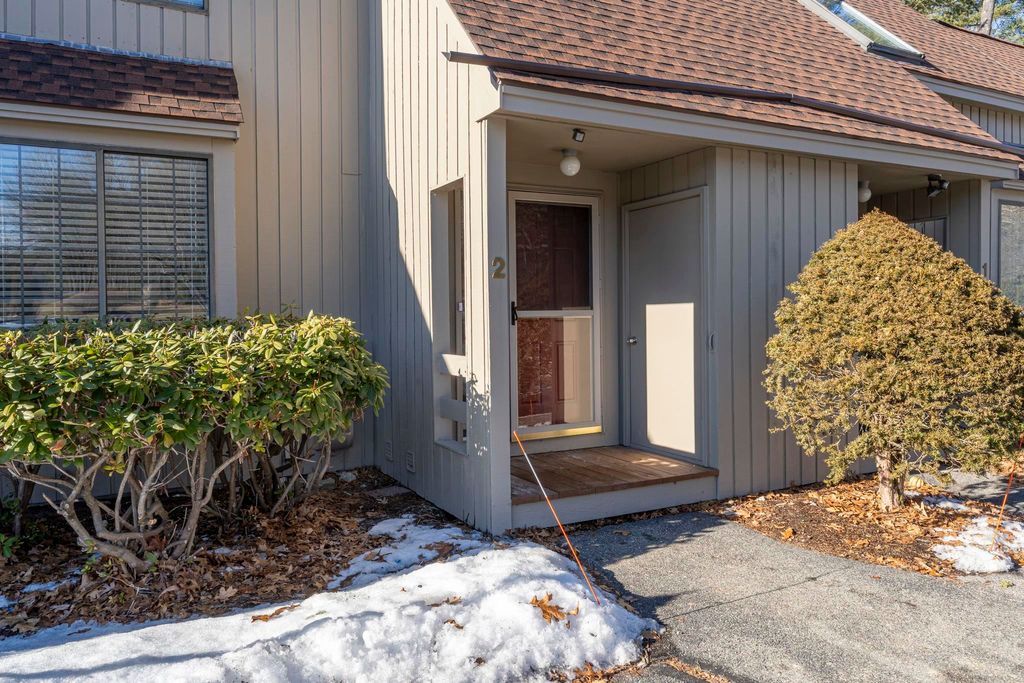 Photo of 2 Rockingham Court, Bedford, NH 03110 (MLS # 5074106)