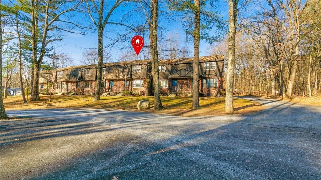 Photo of 27 Midridge Circle #27, Londonderry, NH 03053 (MLS # 5071116)