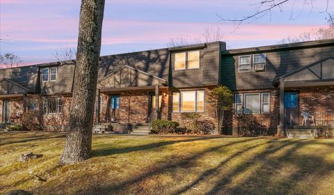27 Midridge Circle 27 Londonderry NH 03053