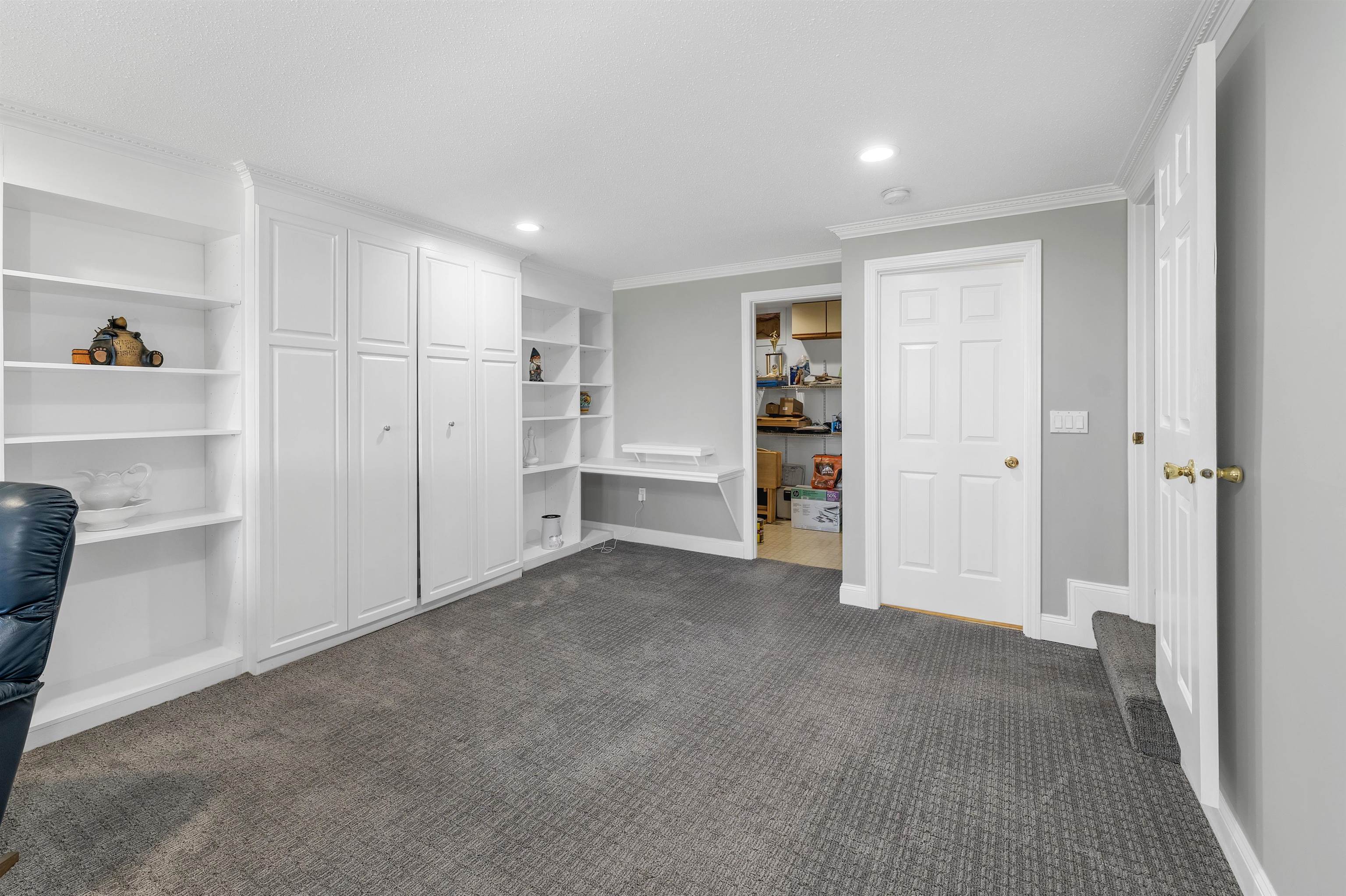 Ossipee, New Hampshire 03814, United States, 2 Bedrooms Bedrooms, ,4 BathroomsBathrooms,Residential,Active,83841