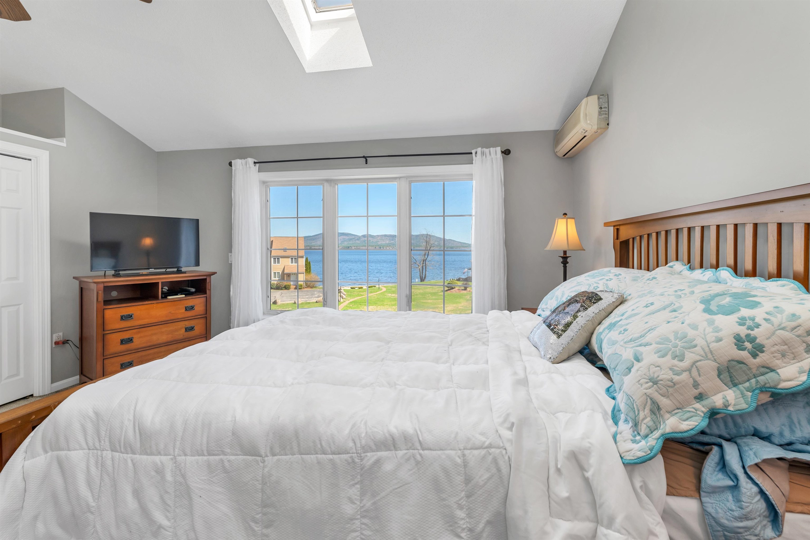 Ossipee, New Hampshire 03814, United States, 2 Bedrooms Bedrooms, ,4 BathroomsBathrooms,Residential,Active,83841