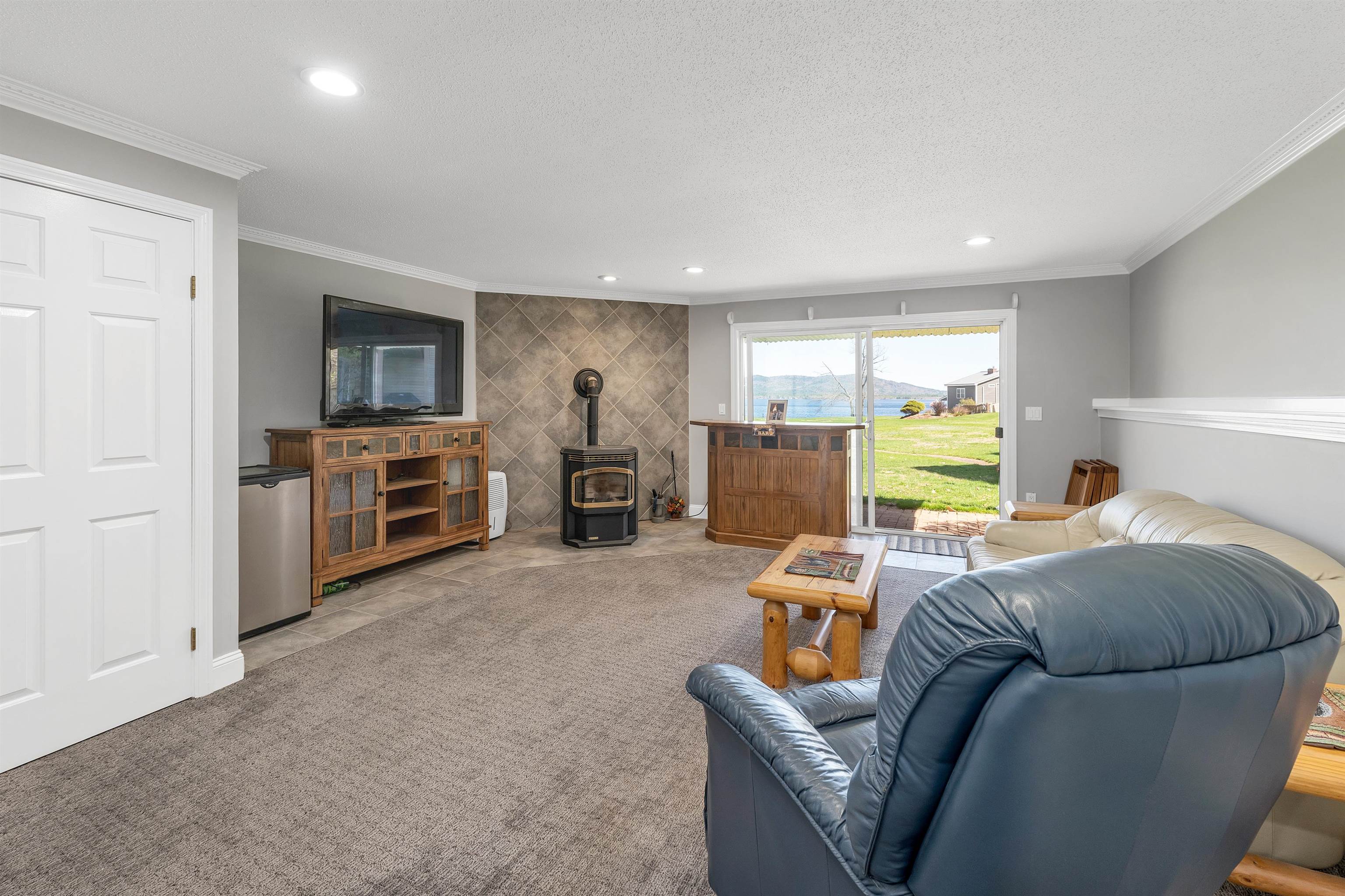 Ossipee, New Hampshire 03814, United States, 2 Bedrooms Bedrooms, ,4 BathroomsBathrooms,Residential,Active,83841