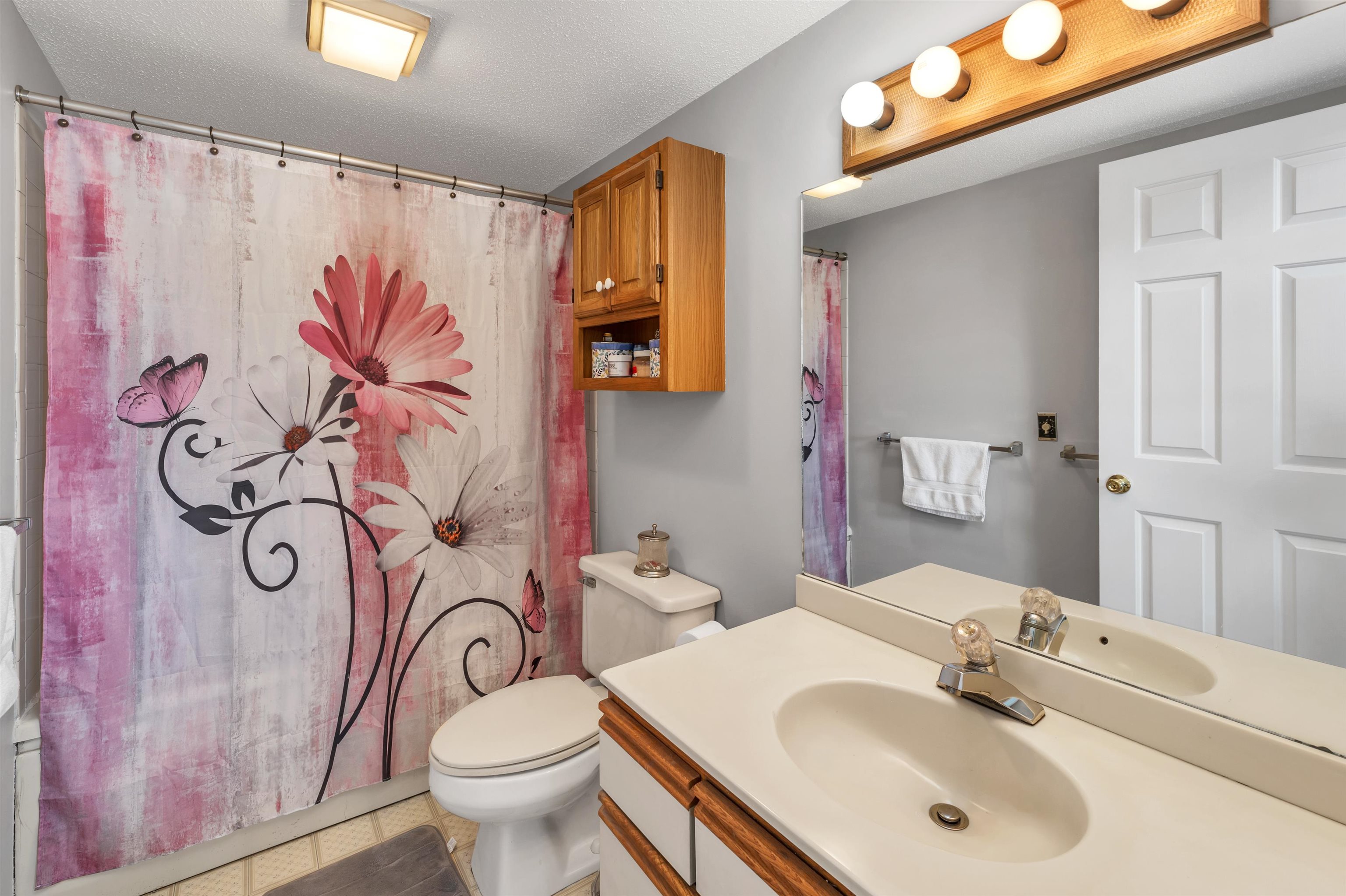 Ossipee, New Hampshire 03814, United States, 2 Bedrooms Bedrooms, ,4 BathroomsBathrooms,Residential,Active,83841