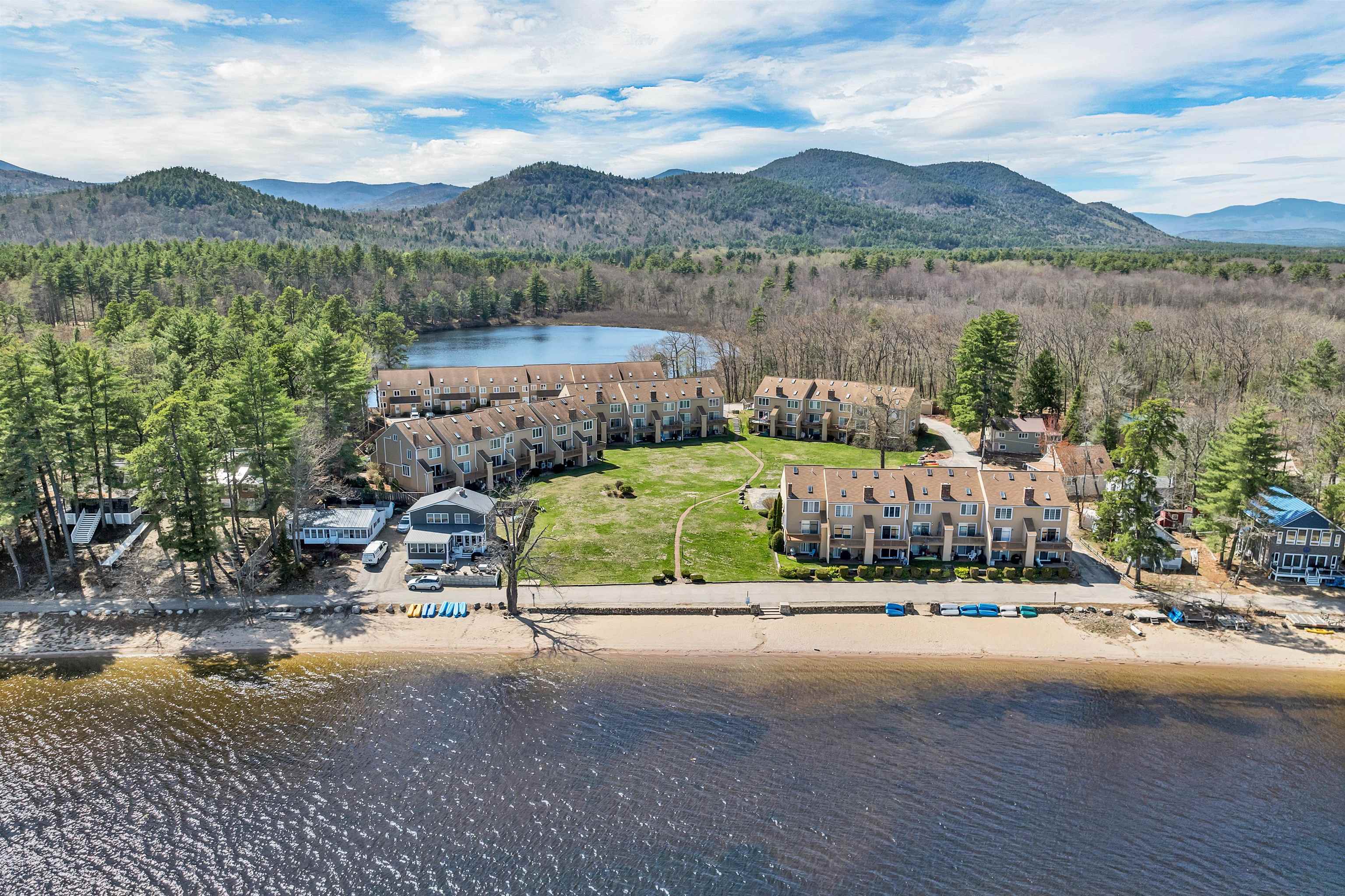 Ossipee, New Hampshire 03814, United States, 2 Bedrooms Bedrooms, ,4 BathroomsBathrooms,Residential,Active,83841