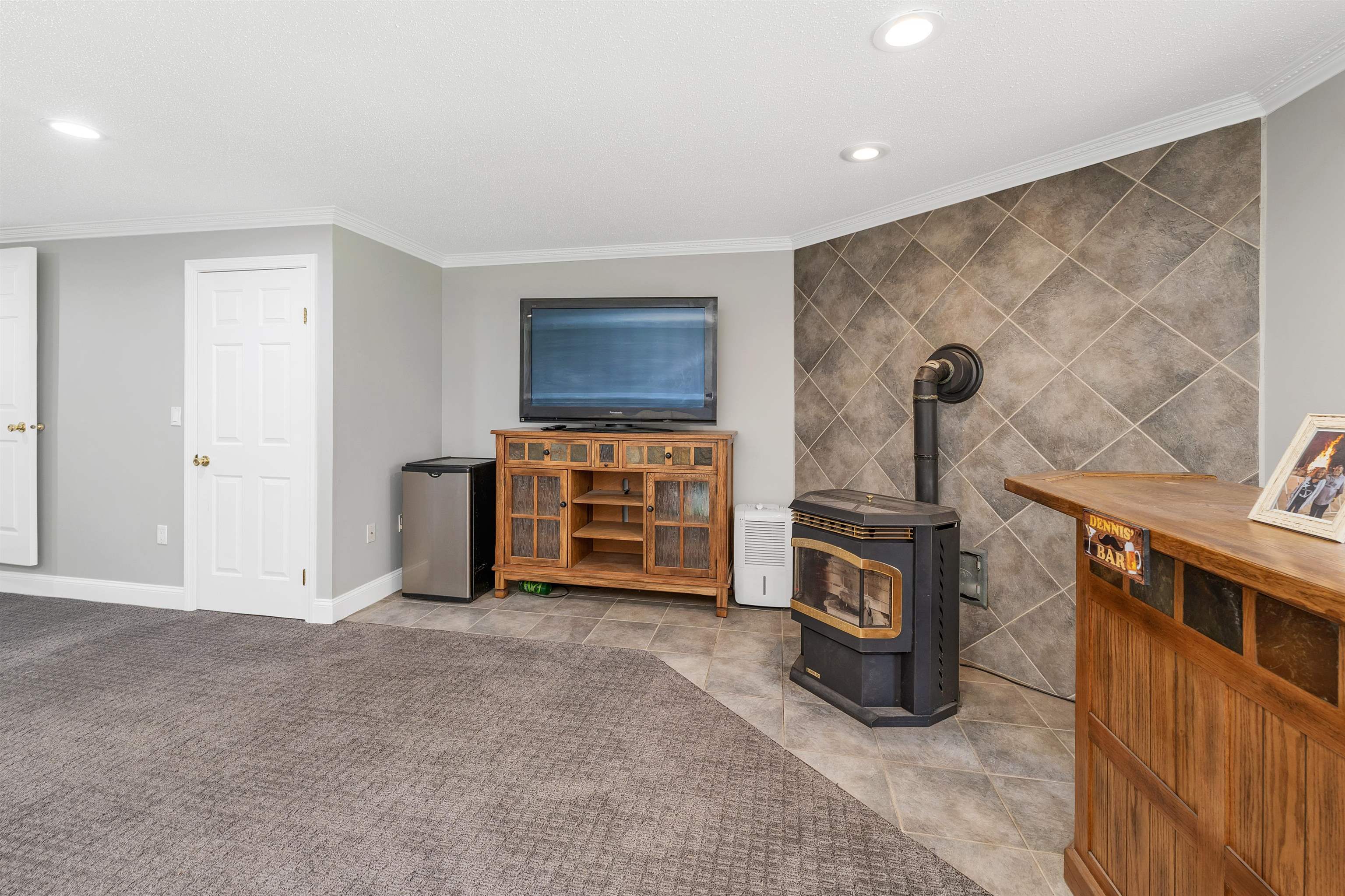 Ossipee, New Hampshire 03814, United States, 2 Bedrooms Bedrooms, ,4 BathroomsBathrooms,Residential,Active,83841