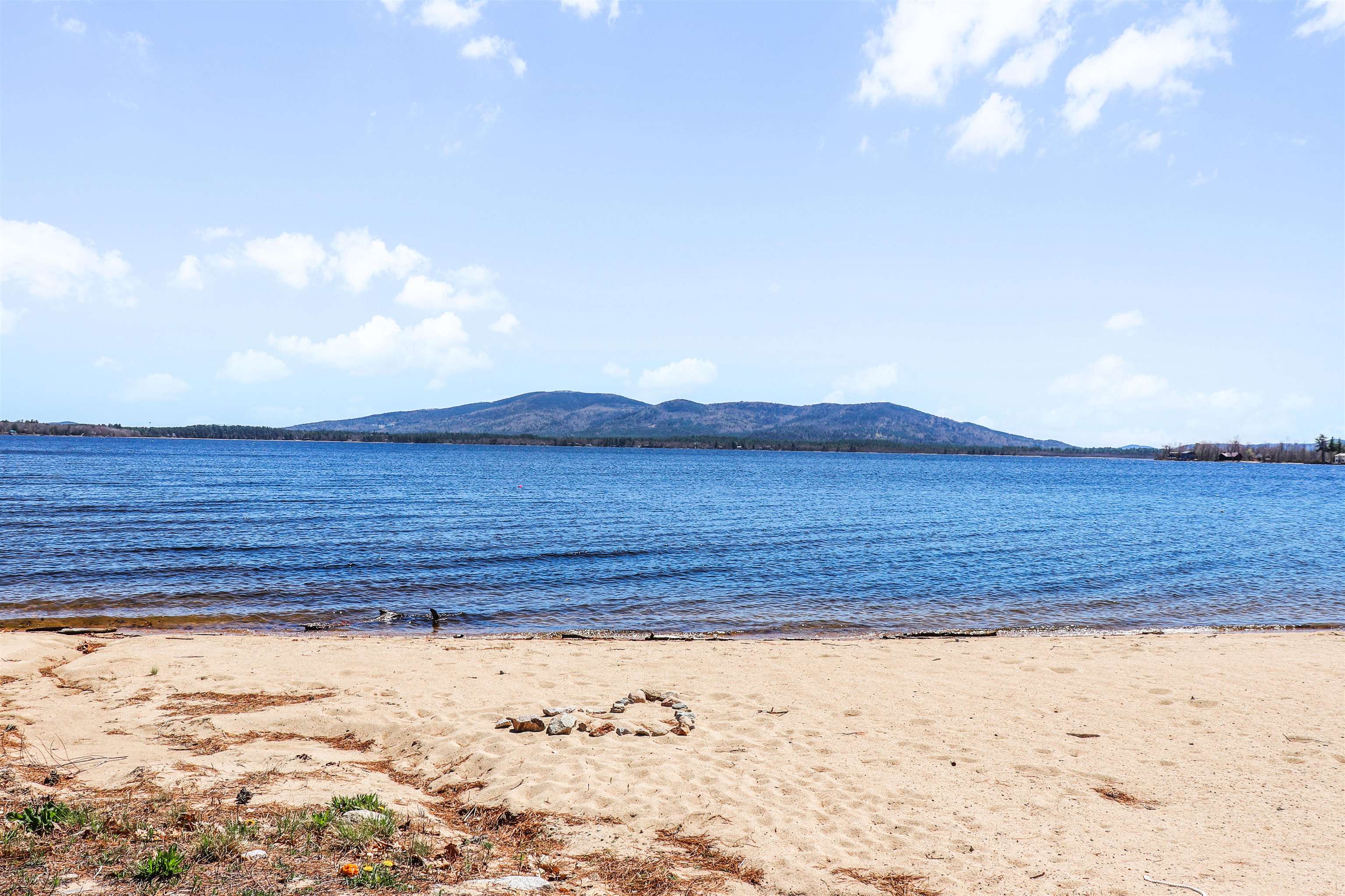 Ossipee, New Hampshire 03814, United States, 2 Bedrooms Bedrooms, ,4 BathroomsBathrooms,Residential,Active,83841