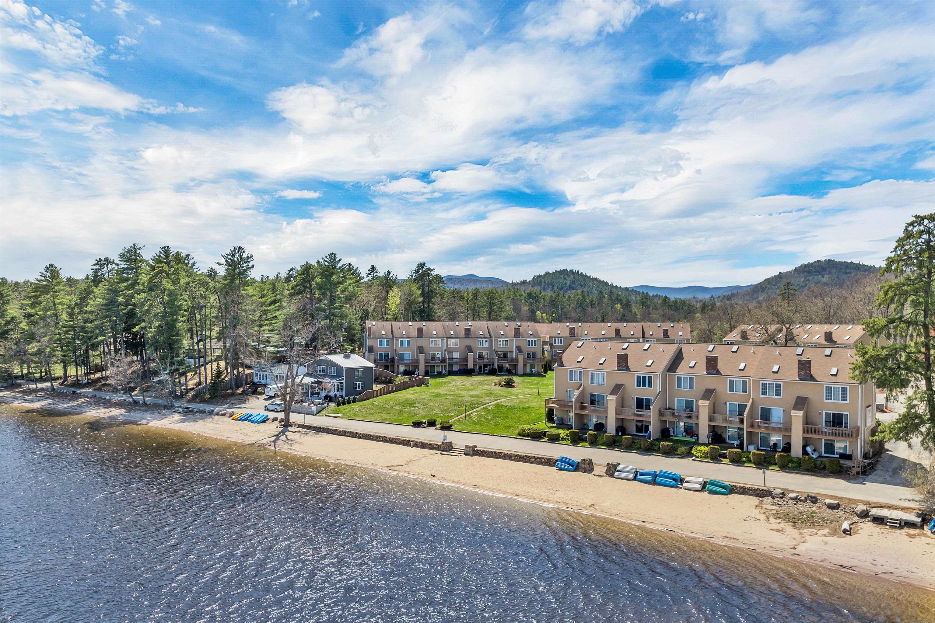 Ossipee, New Hampshire 03814, United States, 2 Bedrooms Bedrooms, ,4 BathroomsBathrooms,Residential,Active,83841