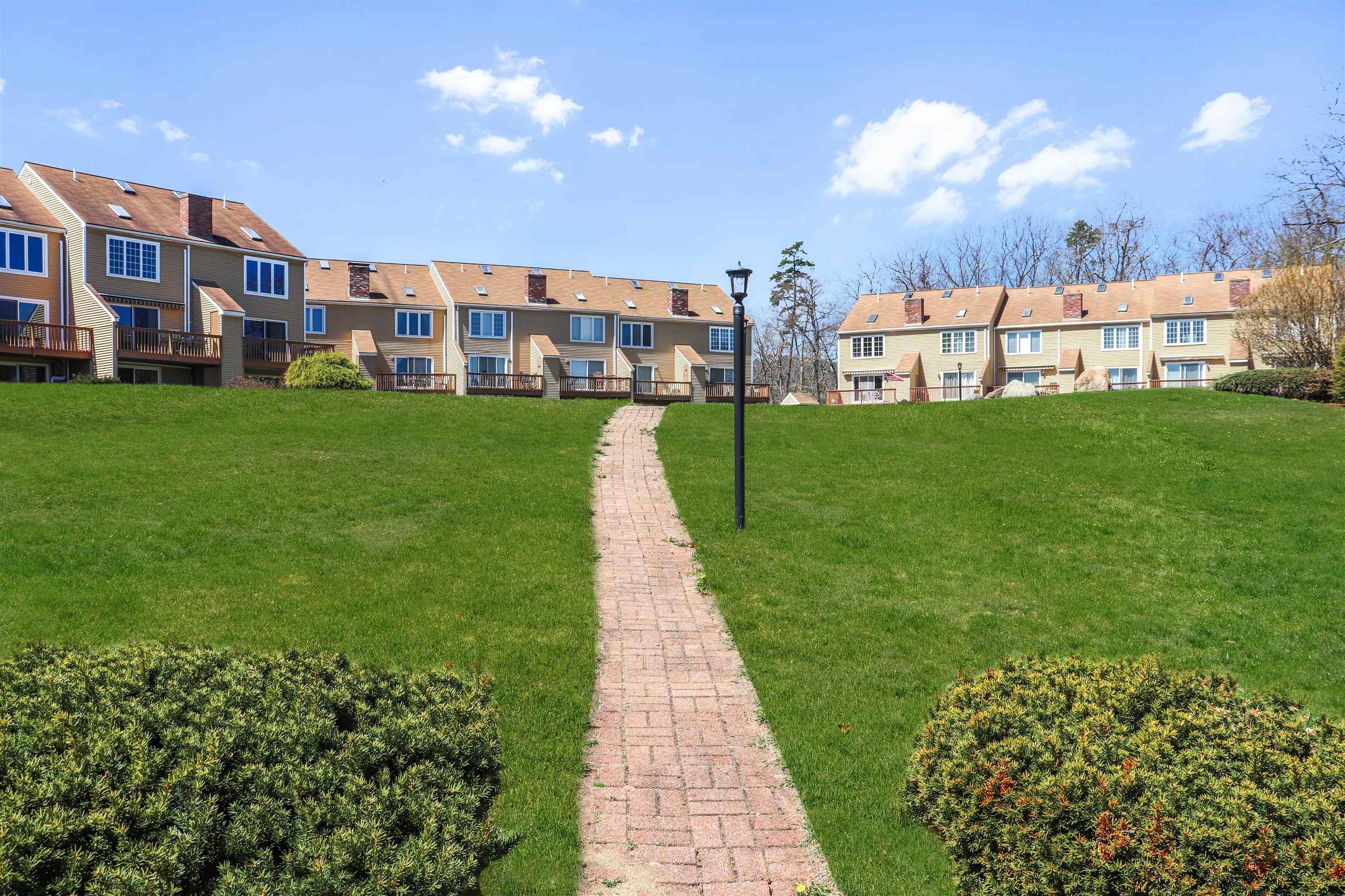 Ossipee, New Hampshire 03814, United States, 2 Bedrooms Bedrooms, ,4 BathroomsBathrooms,Residential,Active,83841