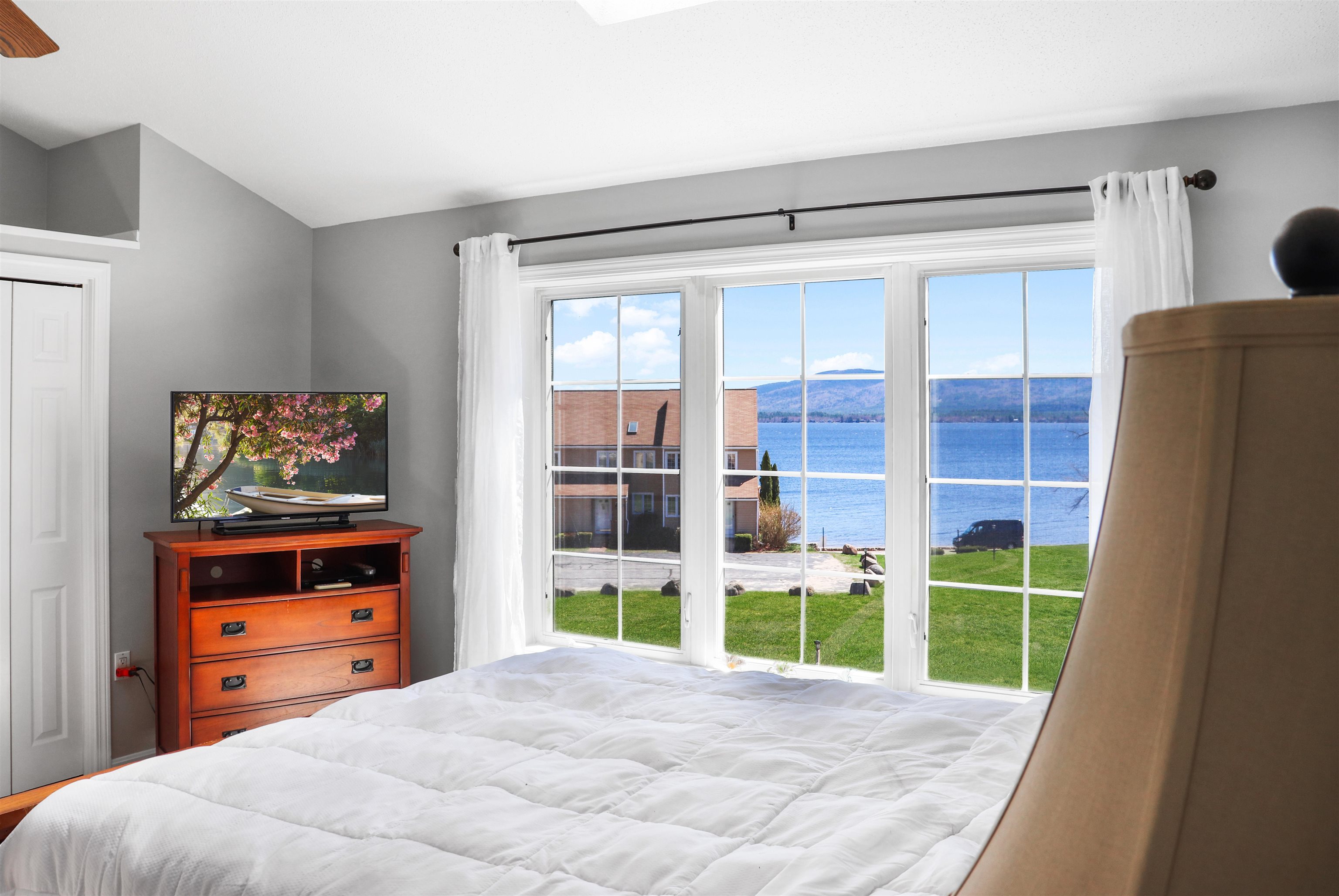 Ossipee, New Hampshire 03814, United States, 2 Bedrooms Bedrooms, ,4 BathroomsBathrooms,Residential,Active,83841