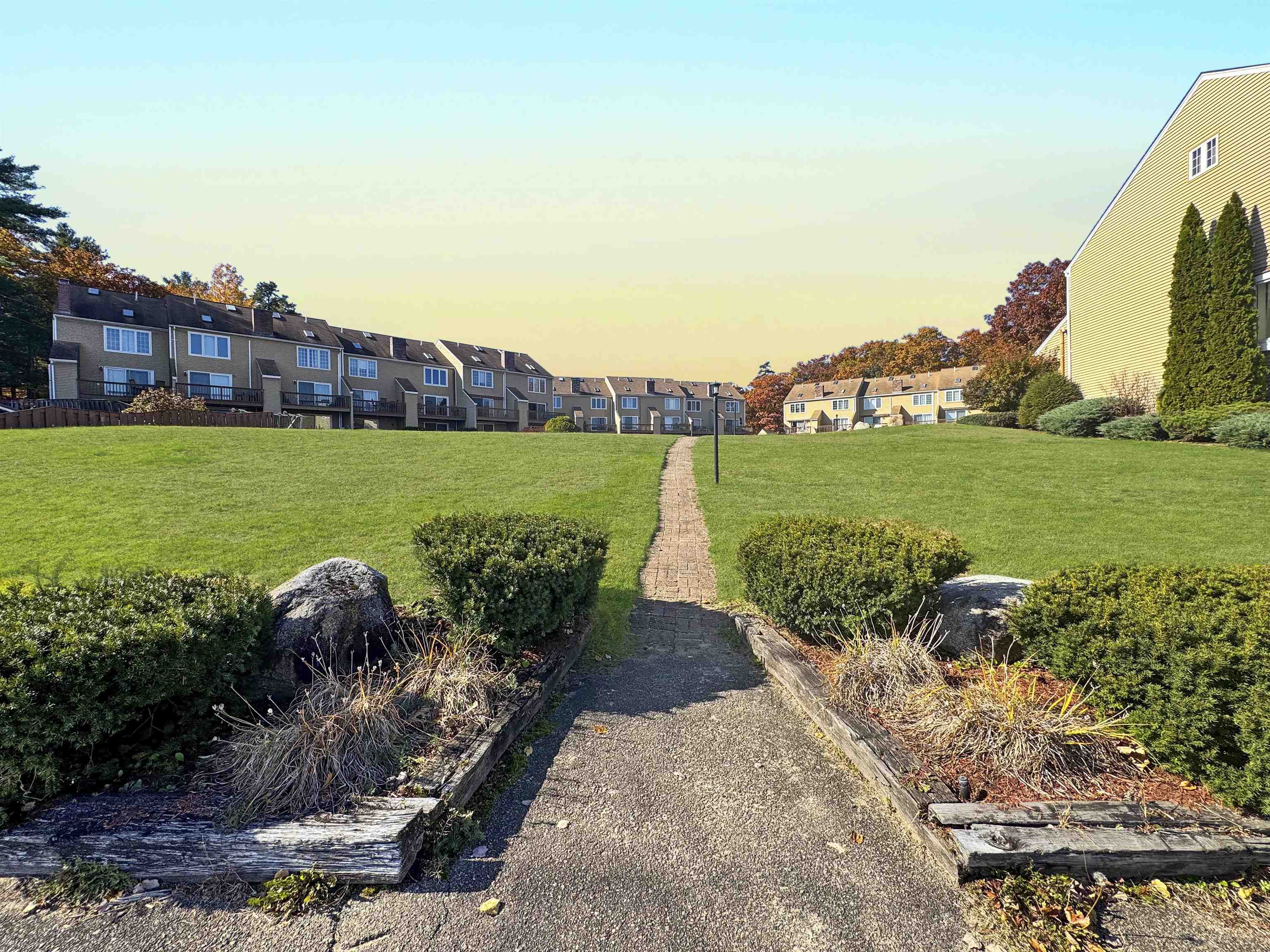 Ossipee, New Hampshire 03814, United States, 2 Bedrooms Bedrooms, ,4 BathroomsBathrooms,Residential,Active,83841