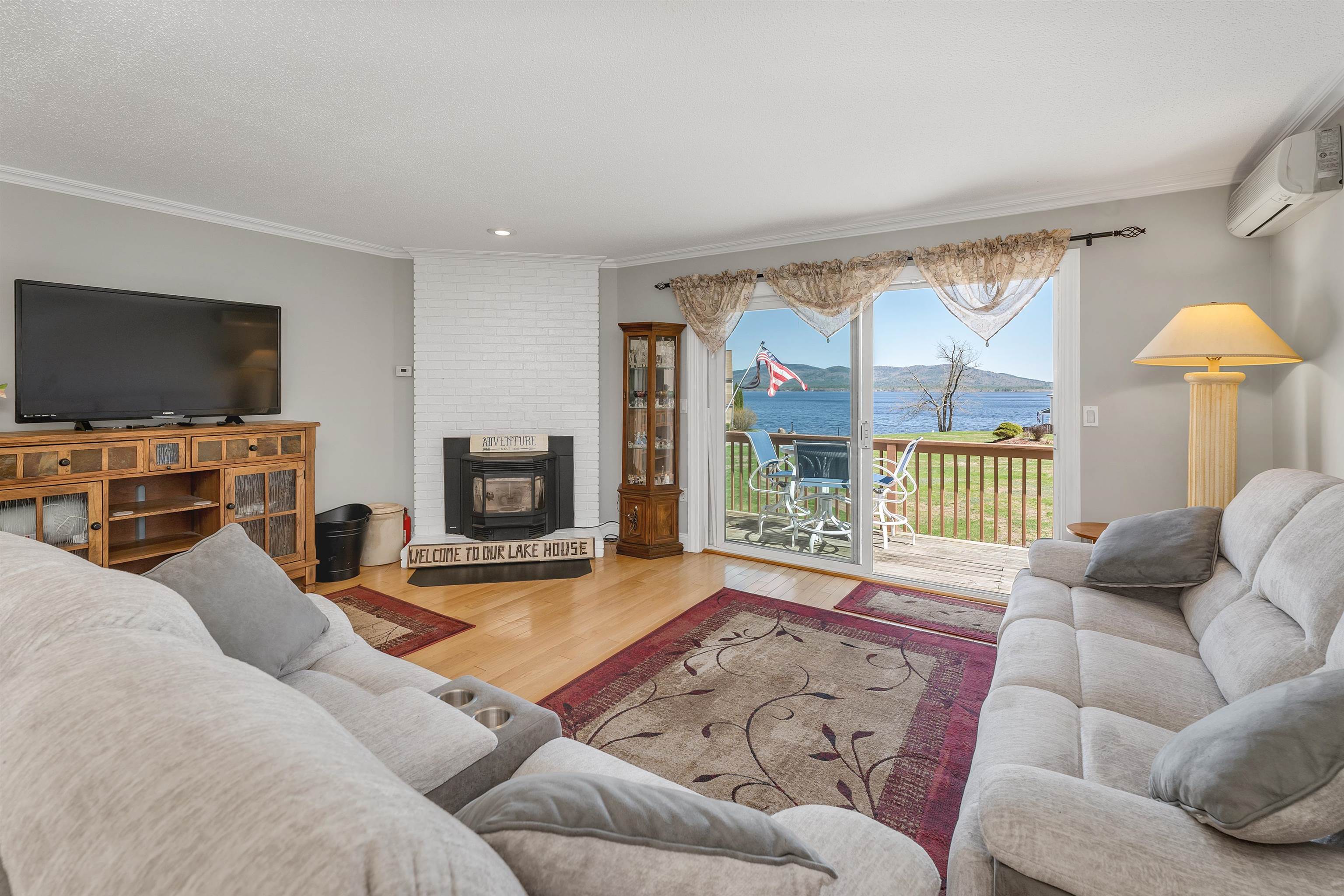 Ossipee, New Hampshire 03814, United States, 2 Bedrooms Bedrooms, ,4 BathroomsBathrooms,Residential,Active,83841