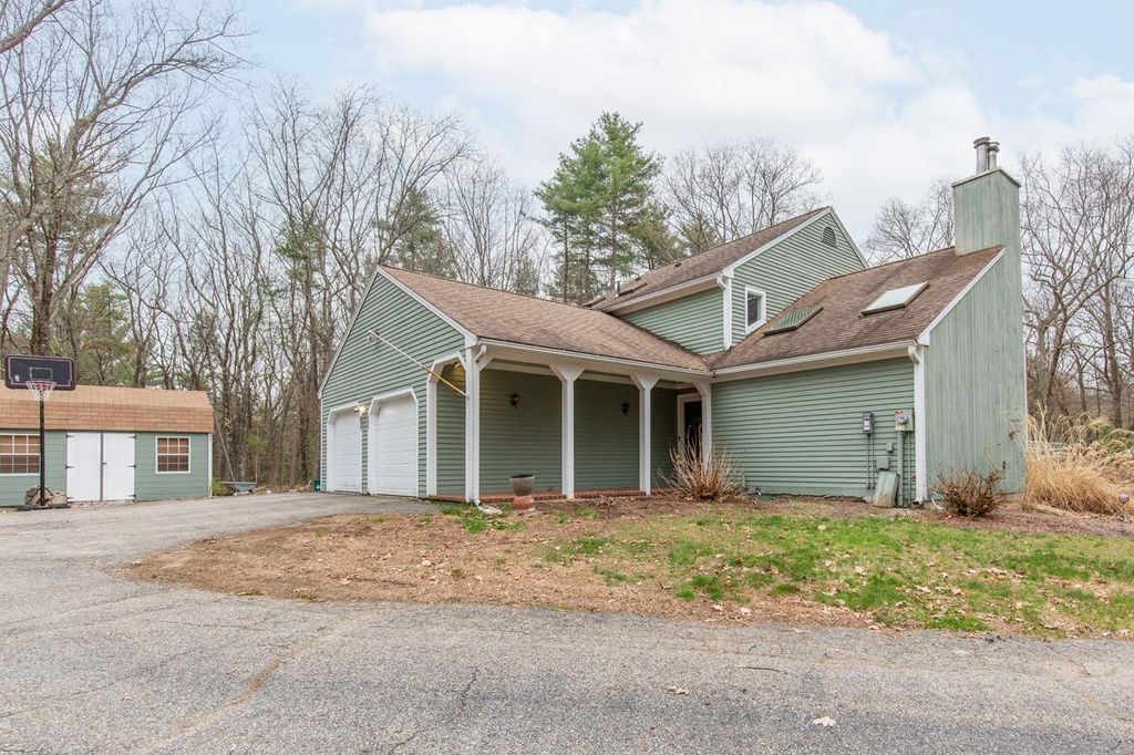 Photo of 37 Standish Way, Amherst, NH 03031 (MLS # 5085085)