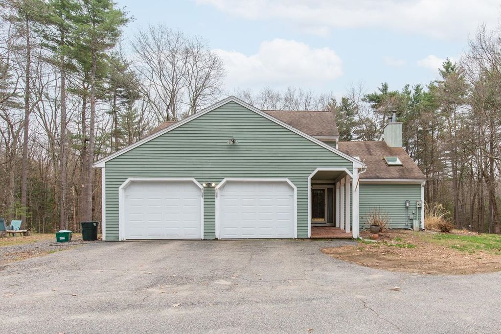 Photo of 37 Standish Way, Amherst, NH 03031 (MLS # 5085085)