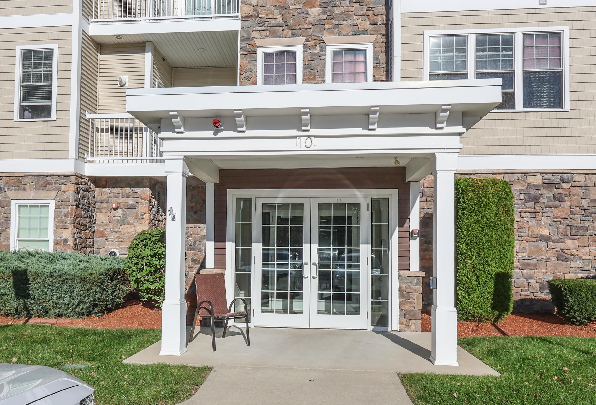 10 Braemoor Woods Road 202
