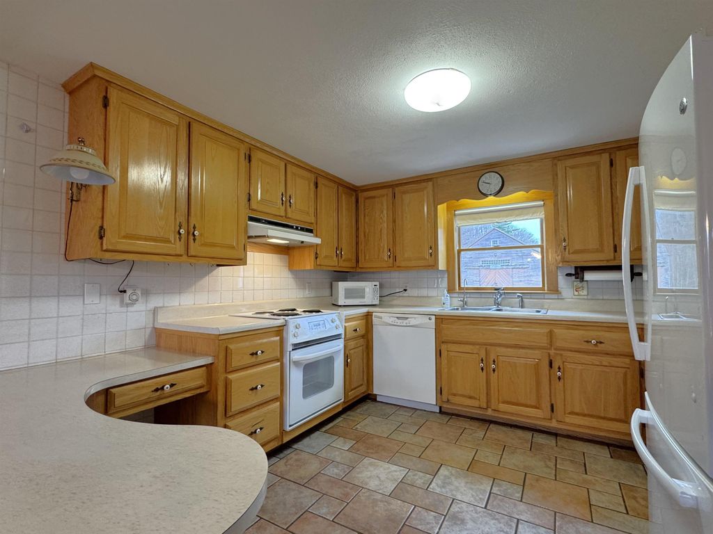 Photo of 144 Main Street, Kingston, NH 03848 (MLS # 5085796)