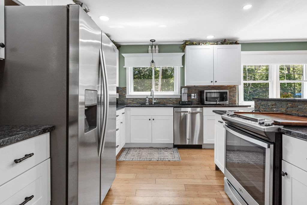 Photo of 108 Farmer Road, Hooksett, NH 03106 (MLS # 5059623)