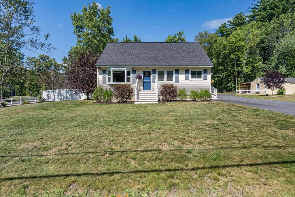 Photo of 108 Farmer Road, Hooksett, NH 03106 (MLS # 5059623)