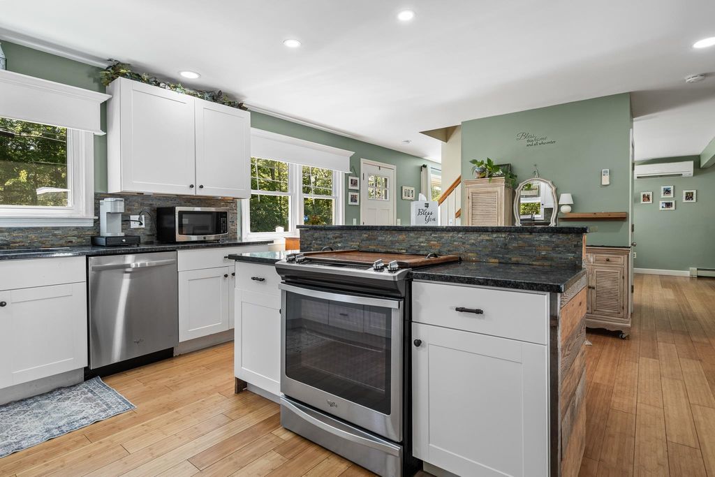 Photo of 108 Farmer Road, Hooksett, NH 03106 (MLS # 5059623)