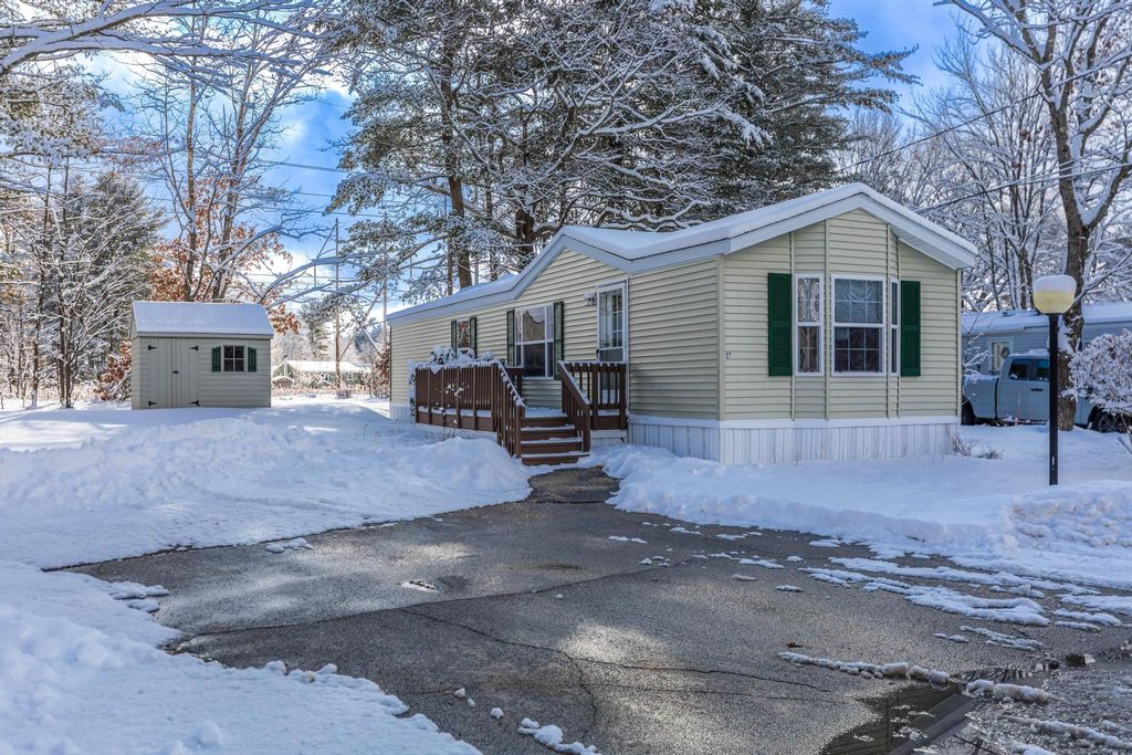 Photo of 27 Melrose Drive, Rochester, NH 03868 (MLS # 5074517)