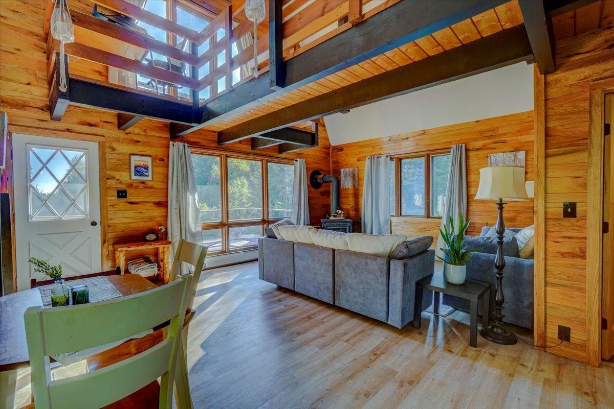 Middlesex, Vermont 05602, United States, 2 Bedrooms Bedrooms, ,1 BathroomBathrooms,Residential,Pending,209990