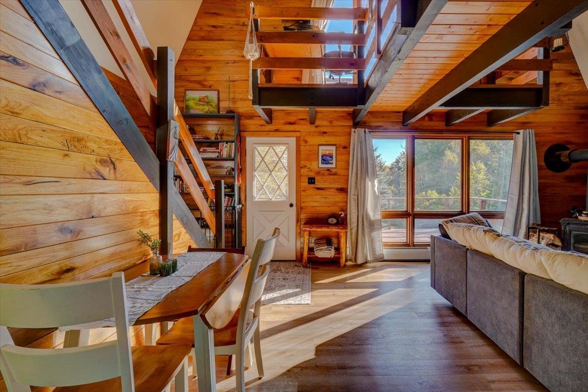 Middlesex, Vermont 05602, United States, 2 Bedrooms Bedrooms, ,1 BathroomBathrooms,Residential,Pending,209990