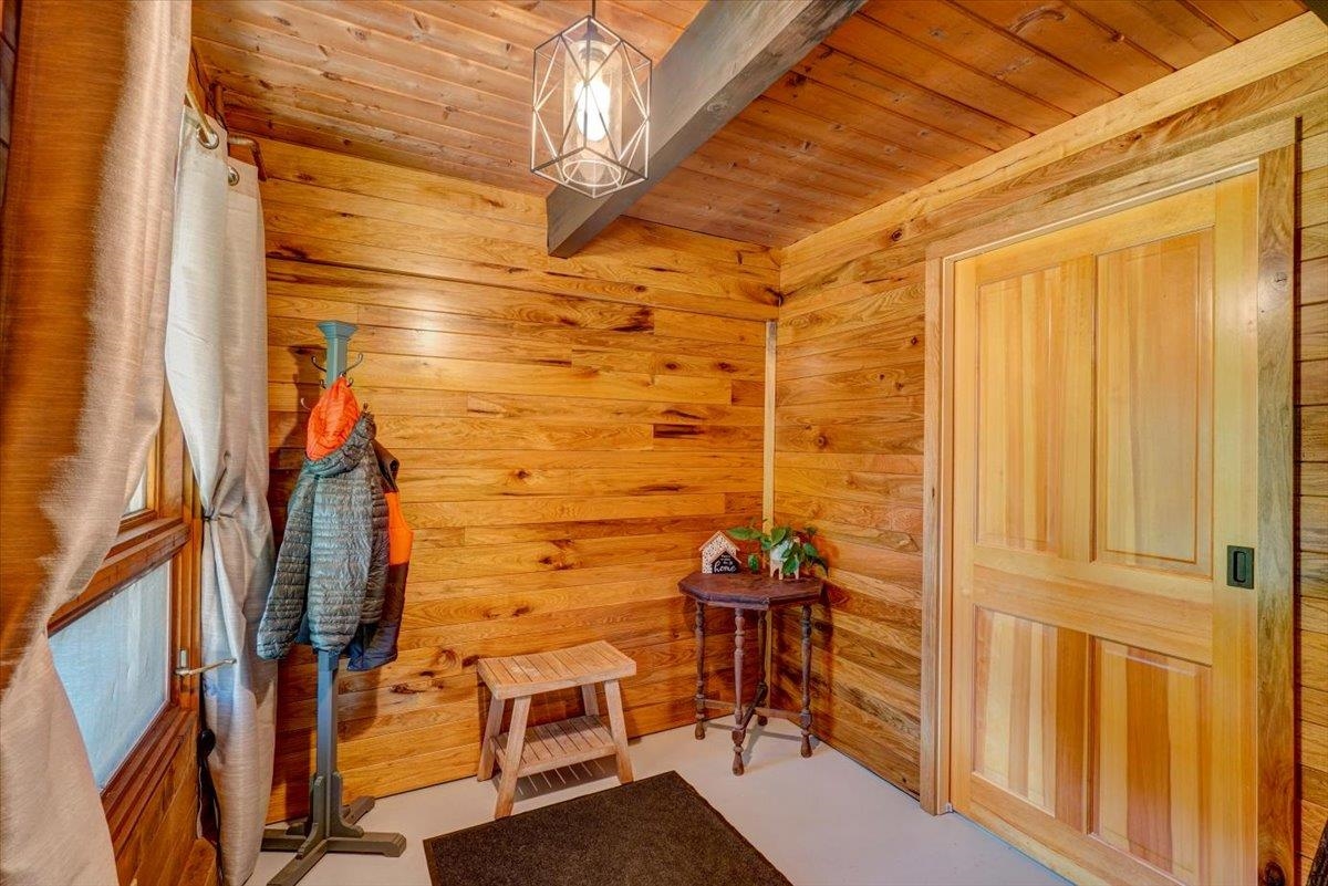 Middlesex, Vermont 05602, United States, 2 Bedrooms Bedrooms, ,1 BathroomBathrooms,Residential,Pending,209990