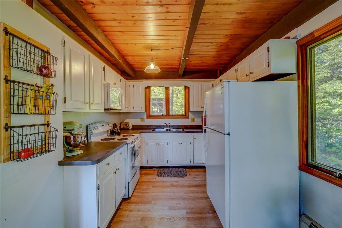 Middlesex, Vermont 05602, United States, 2 Bedrooms Bedrooms, ,1 BathroomBathrooms,Residential,Pending,209990