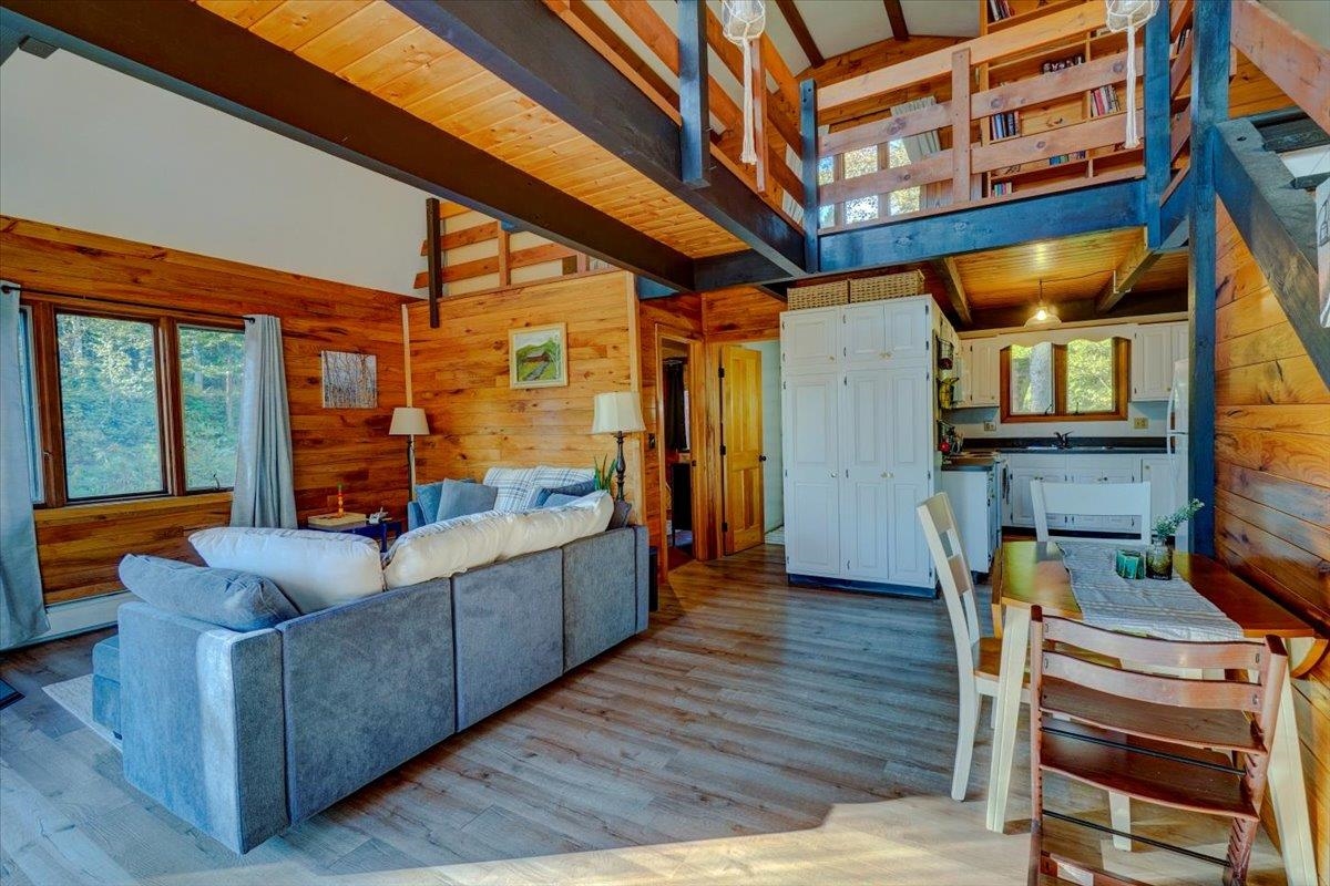 Middlesex, Vermont 05602, United States, 2 Bedrooms Bedrooms, ,1 BathroomBathrooms,Residential,Pending,209990