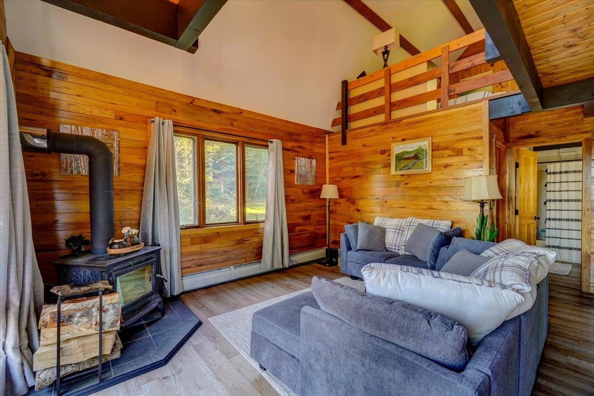 Middlesex, Vermont 05602, United States, 2 Bedrooms Bedrooms, ,1 BathroomBathrooms,Residential,Pending,209990