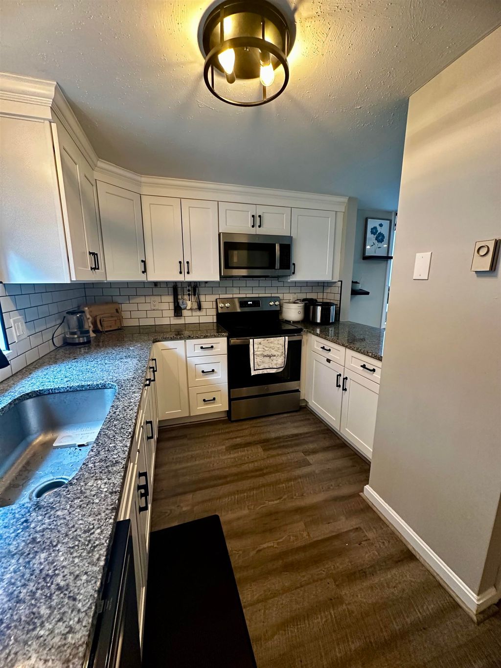 Photo of 22 Essex Green Court, Merrimack, NH 03054 (MLS # 5073085)