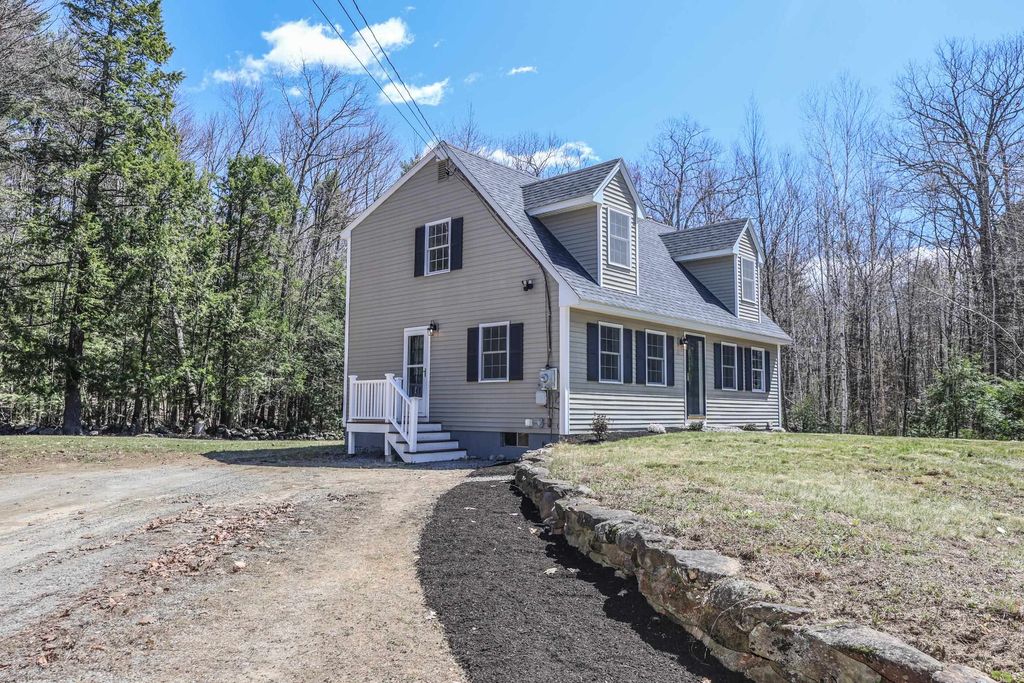 Photo of 61 Etta Lane, Weare, NH 03281 (MLS # 5085203)