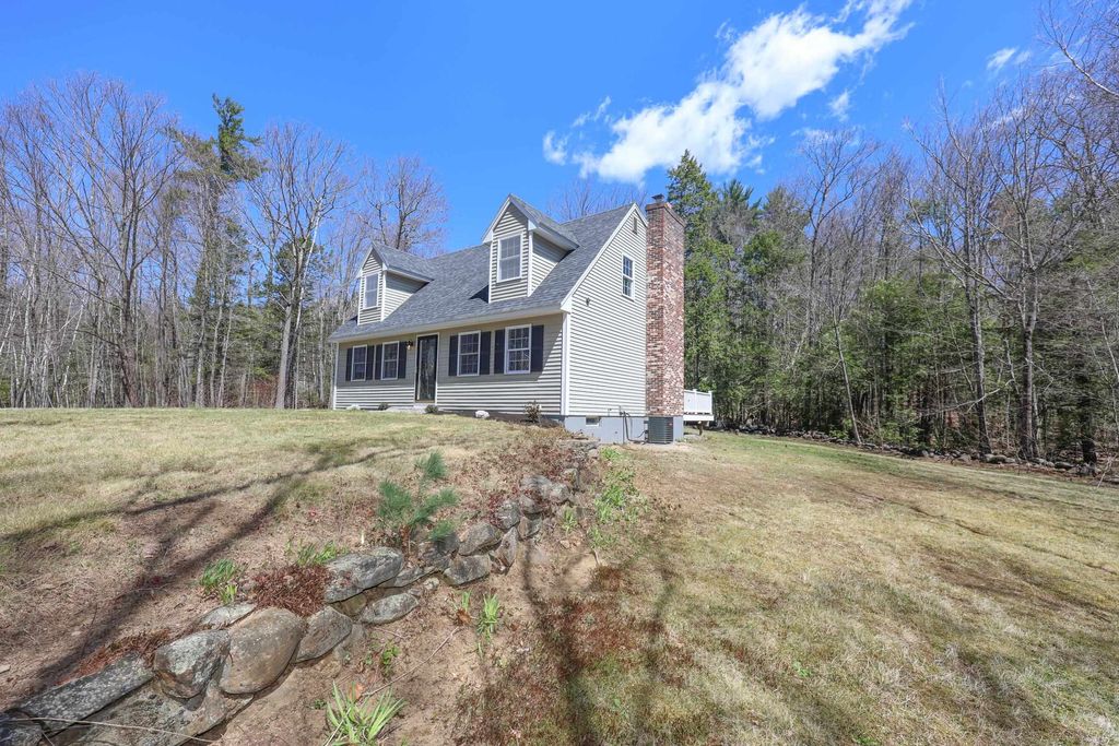 Photo of 61 Etta Lane, Weare, NH 03281 (MLS # 5085203)