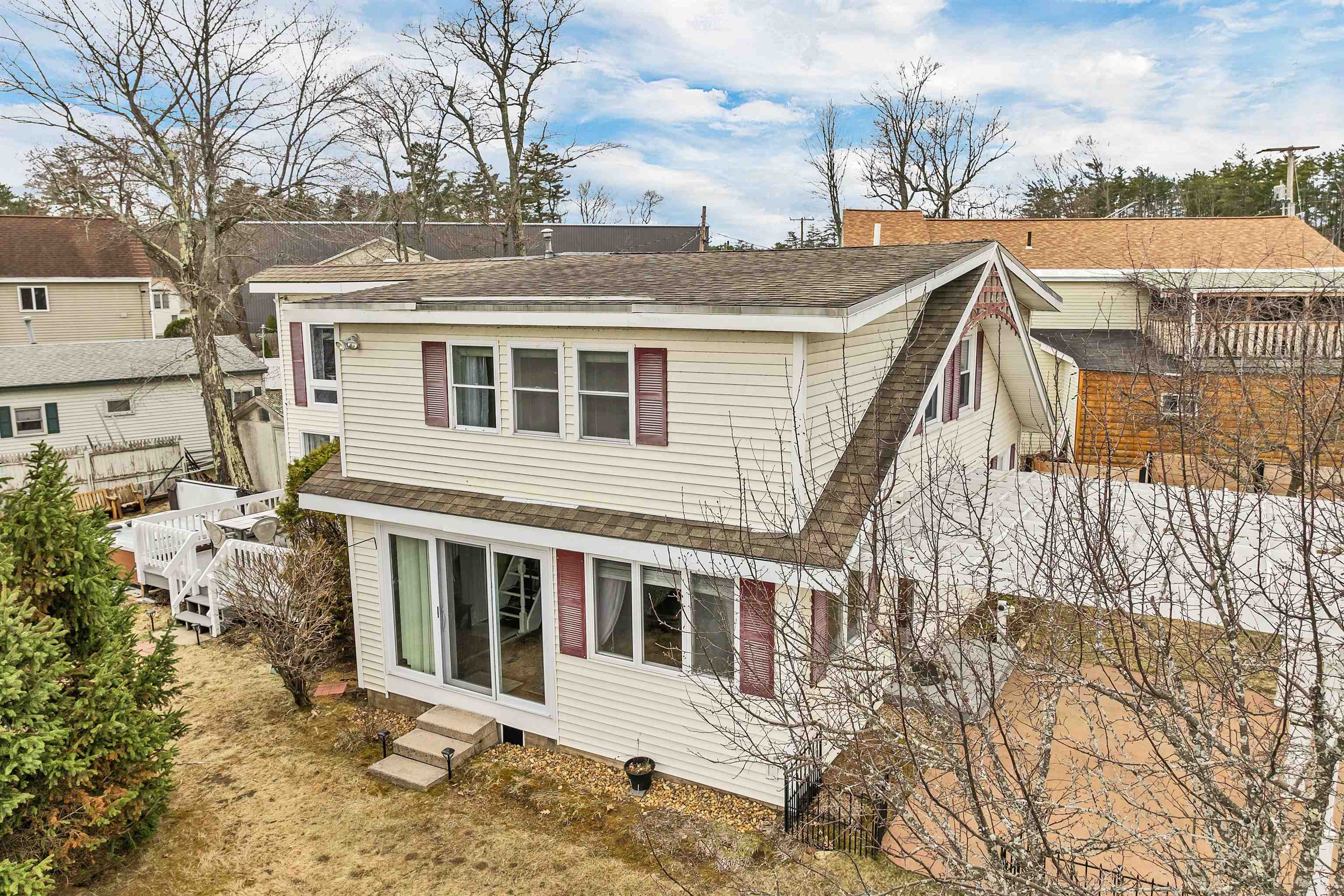 1025 Laconia Road
