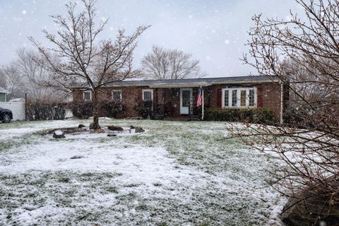 Photo of 129 Brady Circle, Manchester, NH 03109 (MLS # 5082452)