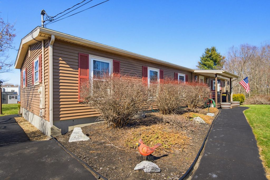 Photo of 129 Brady Circle, Manchester, NH 03109 (MLS # 5082452)