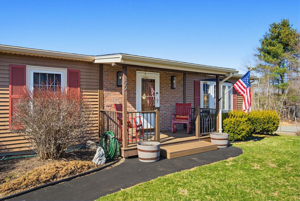 Photo of 129 Brady Circle, Manchester, NH 03109 (MLS # 5082452)