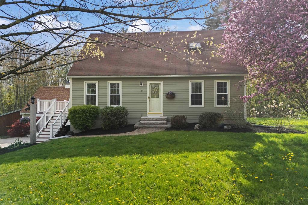 Photo of 14 Weaver Place, Weare, NH 03281 (MLS # 5088093)