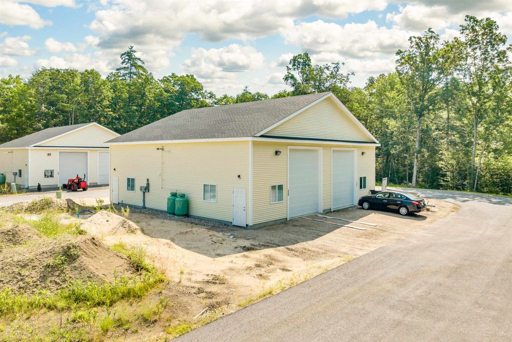 Photo of 127 Isinglass Circle #18, Barrington, NH 03825 (MLS # 5050617)