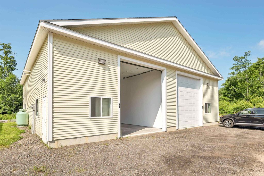 Photo of 127 Isinglass Circle #18, Barrington, NH 03825 (MLS # 5050617)