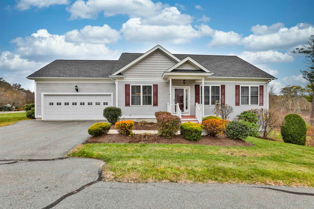 Photo of 6 Sugar Plum Lane, Londonderry, NH 03053 (MLS # 5069584)