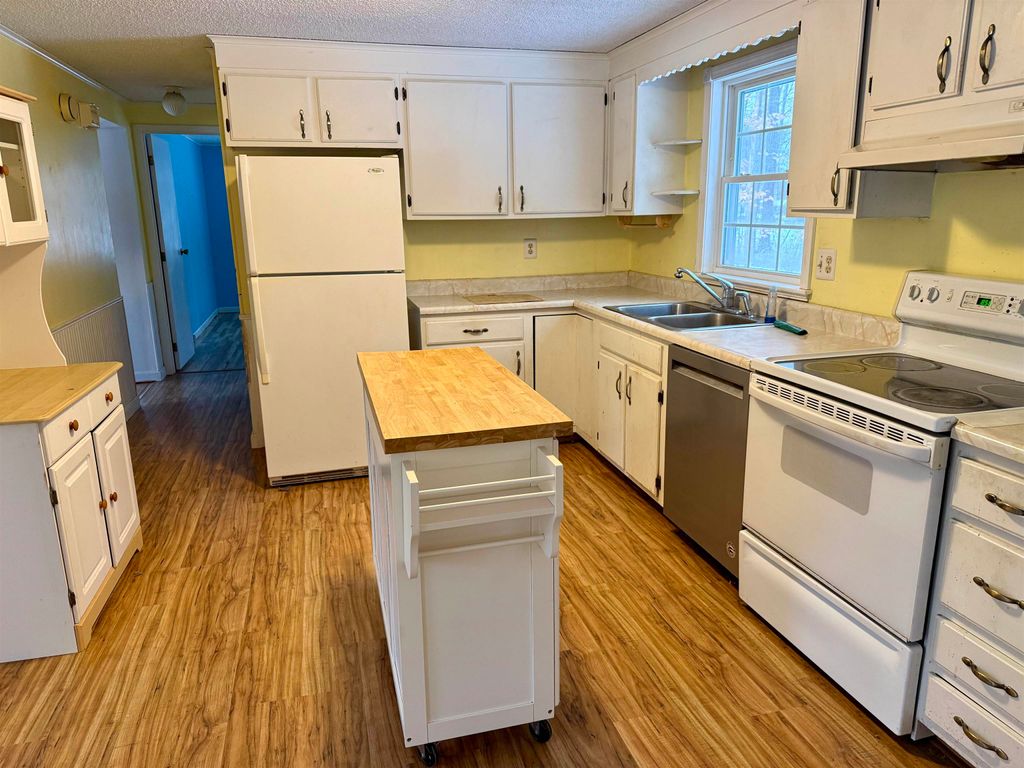 Photo of 29 Quaker Lane, Barrington, NH 03825 (MLS # 5071530)