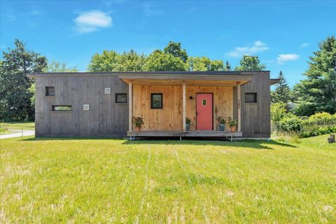 868 Falls Road Shelburne VT 05482