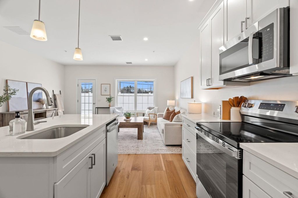 Photo of 15 Suffolk Drive #7, Concord, NH 03303 (MLS # 5079451)