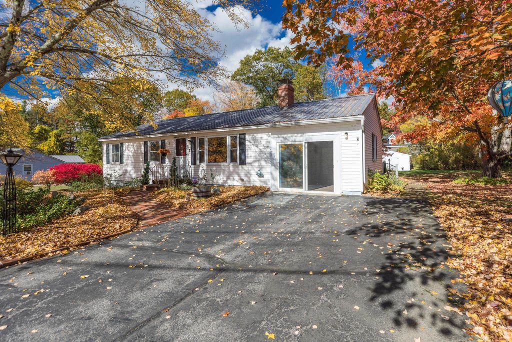 Photo of 7 Pineview Drive, Dover, NH 03820 (MLS # 5067099)