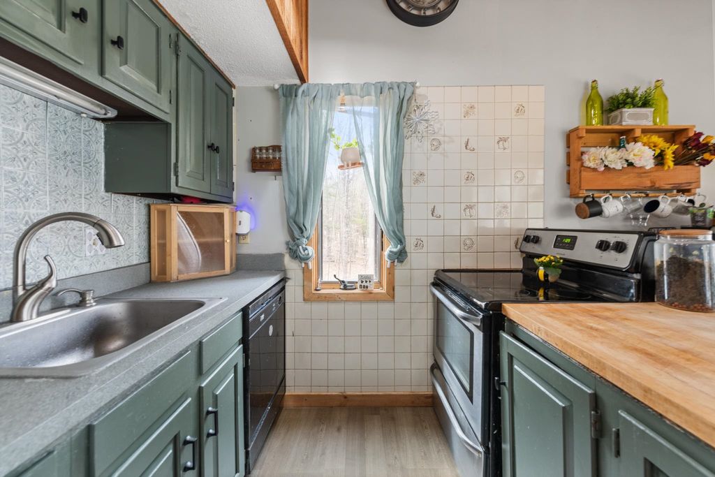 Photo of 14 Webster Court, Campton, NH 03223 (MLS # 5082092)