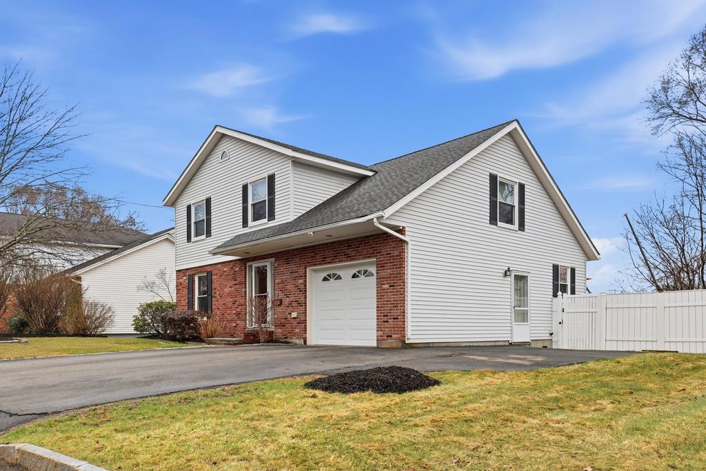 Photo of 147 Leewood Street, Manchester, NH 03103 (MLS # 5082287)