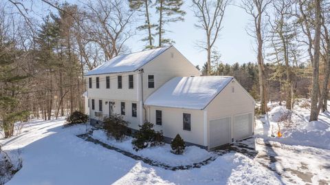 20 Debbie Drive Pelham NH 03076