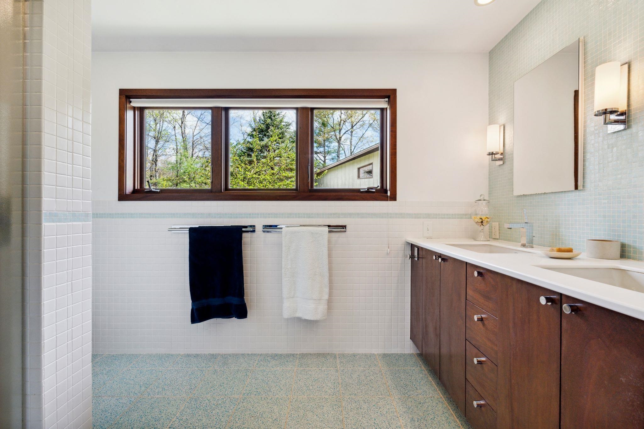 Hanover, New Hampshire 03755, United States, 4 Bedrooms Bedrooms, ,4 BathroomsBathrooms,Residential,Active,133488