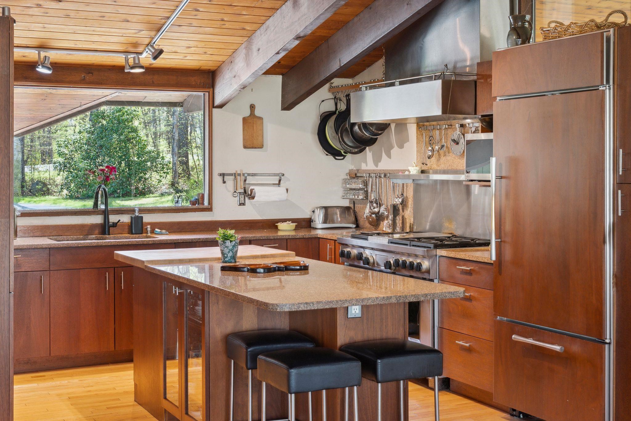 Hanover, New Hampshire 03755, United States, 4 Bedrooms Bedrooms, ,4 BathroomsBathrooms,Residential,Active,133488